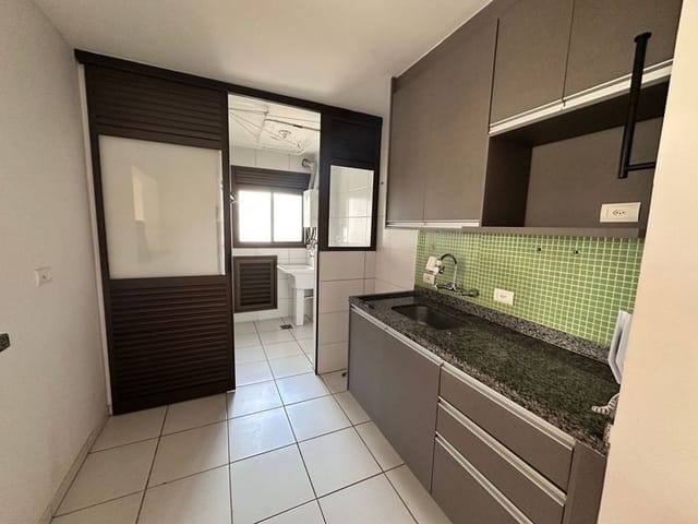 Apartamento com 115m² 3 quartos e 2 banheiros, para alugar, no bairro Centro em Londrina