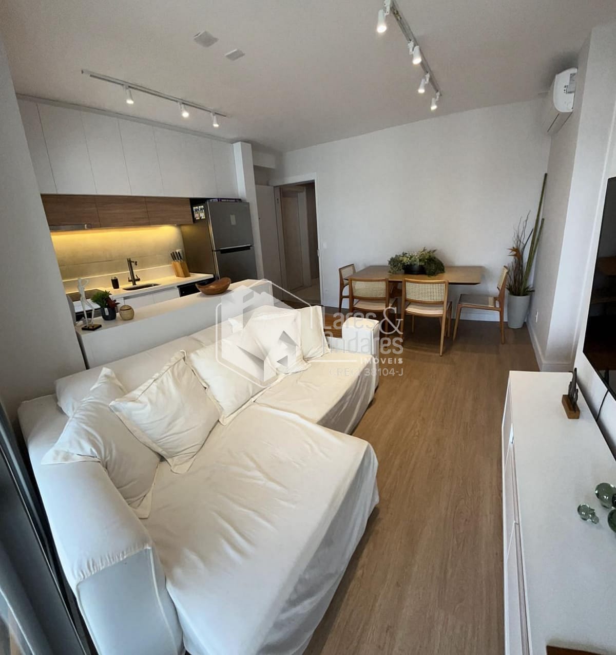 Apartamento à venda com 2 quartos, 65m² - Foto 2