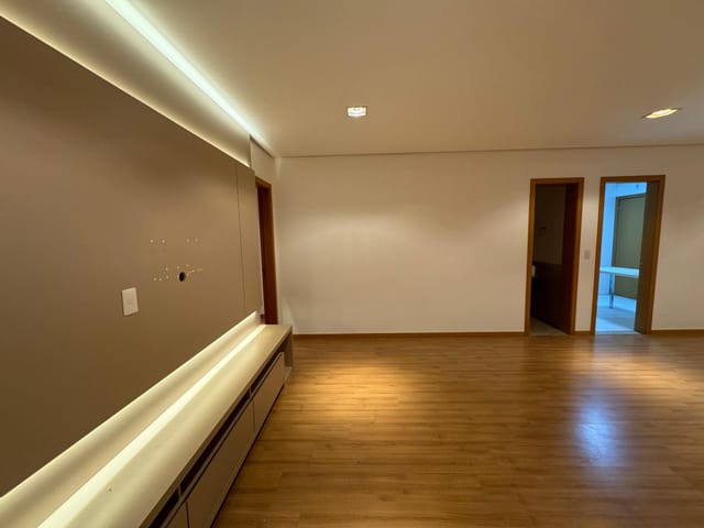 Apartamento com 174m² 3 quartos e 2 banheiros, à venda, no bairro Gleba Palhano em Londrina