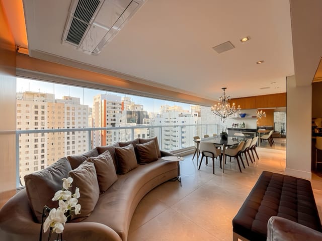 Foto do Apartamento - Apartamento tipo para venda em Moema com 3 quartos, sendo 3 suítes, 182m² | Lares e Andares Imóveis