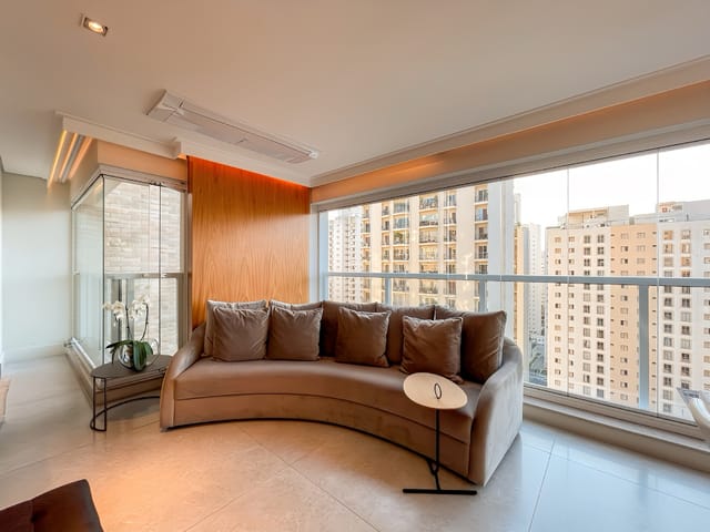 Foto do Apartamento - Apartamento tipo para venda em Moema com 3 quartos, sendo 3 suítes, 182m² | Lares e Andares Imóveis