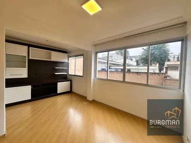 Apartamento 2 quartos e 1 banheiro, para alugar, no bairro Batel em Curitiba