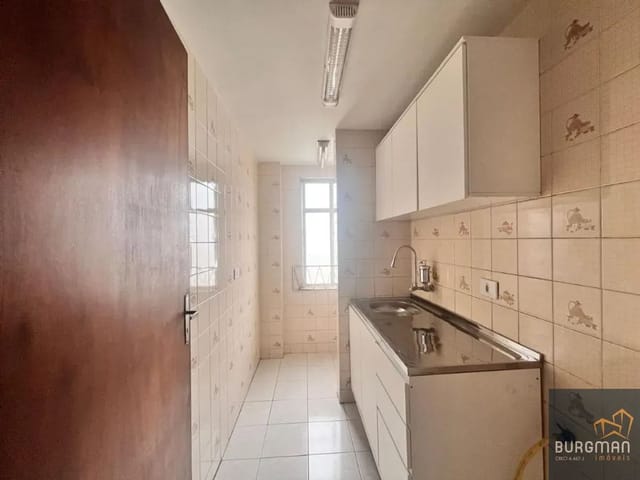 Apartamento 1 quarto e 1 banheiro, para alugar, no bairro Centro em Curitiba