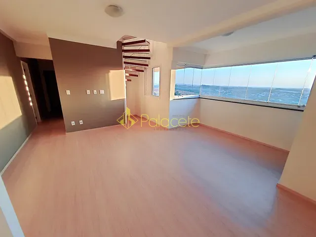 Cobertura / Penthouse 3 quartos e 2 banheiros, à venda ou para alugar, no bairro Bela Vista em Pindamonhangaba
