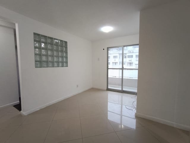 Foto do Apartamento - EXCELENTE APARTAMENTO DE 3 QUARTOS (01 SUÍTE, 02 C/ARMÁRIOS) VARANDA, BANH C/ BLINDEX, COZ C/ ARMÁRIO, VAGA, ÓTIMA INFRAESTRUTURA | Hilmar