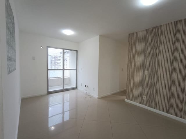 Foto do Apartamento - EXCELENTE APARTAMENTO DE 3 QUARTOS (01 SUÍTE, 02 C/ARMÁRIOS) VARANDA, BANH C/ BLINDEX, COZ C/ ARMÁRIO, VAGA, ÓTIMA INFRAESTRUTURA | Hilmar