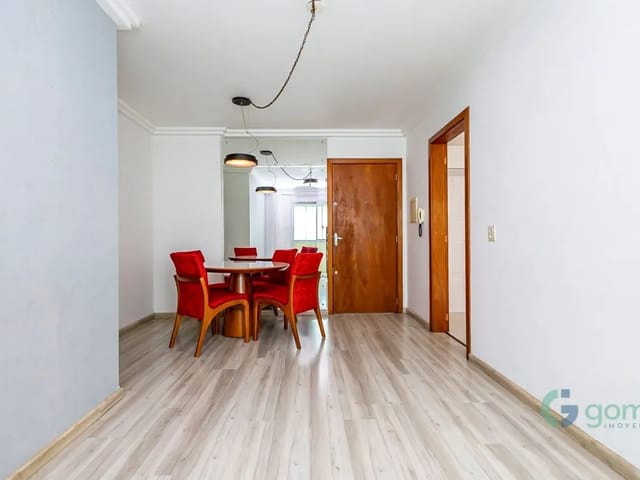 Apartamento 2 quartos e 1 banheiro, para alugar, no bairro Água Verde em Curitiba
