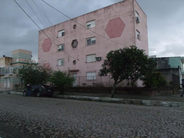 Apartamento 2 quartos e 1 banheiro, para alugar, no bairro Centro em Pelotas