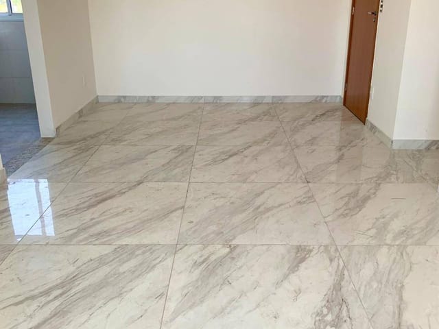 Foto do Apartamento - Apartamento à venda, fundos, 2 quartos, 1 suíte, varanda, 74m², 1 vaga, elevador. Vila Kosmos, Rio de Janeiro, RJ | Hilmar