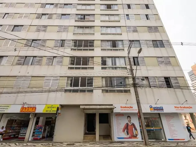 Apartamento 3 quartos e 2 banheiros, para alugar, no bairro Centro em Curitiba