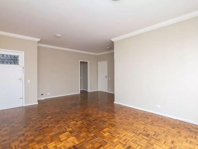 Apartamento 3 quartos e 2 banheiros, para alugar, no bairro Centro em Curitiba