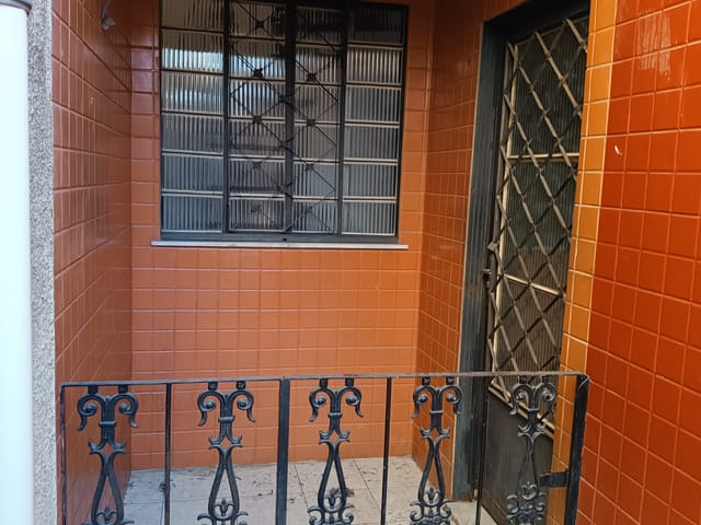 Foto do Apartamento - VAZ LOBO Excelente casa 2 quartos , área , junto ao comércio . Só entrar e morar . Rio de Janeiro | Hilmar