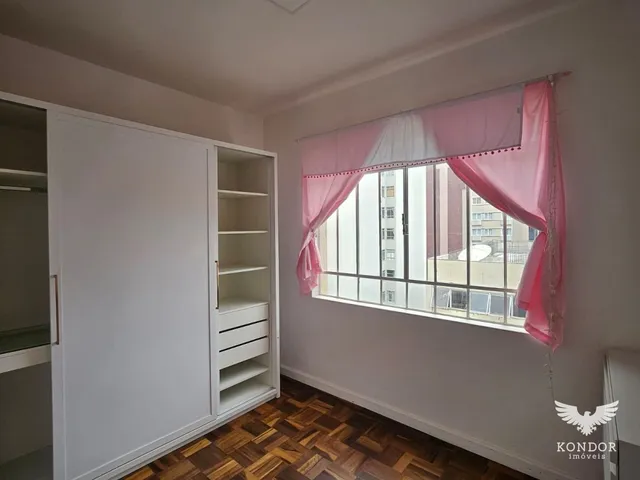 Apartamento 2 quartos e 2 banheiros, para alugar, no bairro Centro em Curitiba