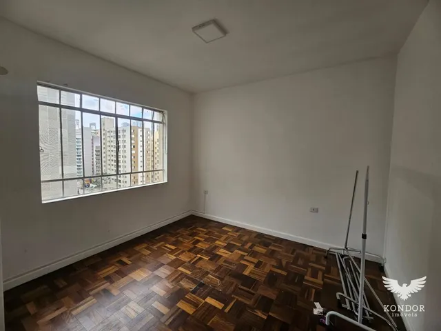 Apartamento 2 quartos e 2 banheiros, para alugar, no bairro Centro em Curitiba