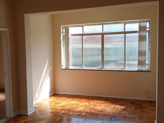 Foto do Apartamento - PENHA CIRCULAR - ÓTIMO APARTAMENTO COM 3 QUARTOS, SALA, COZINHA, BANHEIRO E JUNTO AO COMÉRCIO. | Hilmar