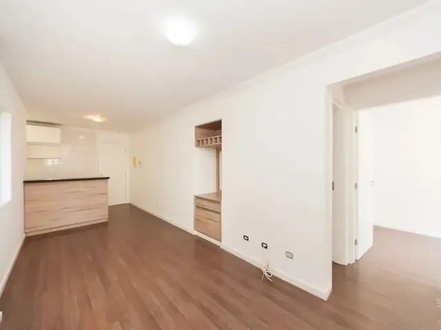Apartamento 2 quartos e 1 banheiro, para alugar, no bairro Capão Raso em Curitiba
