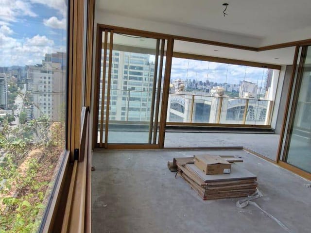 Apartamento 3 quartos e 4 banheiros, à venda, no bairro Itaim Bibi em São Paulo