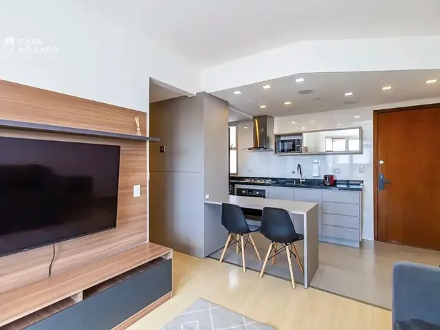 Apartamento 1 quarto e 1 banheiro, para alugar, no bairro Centro em Curitiba