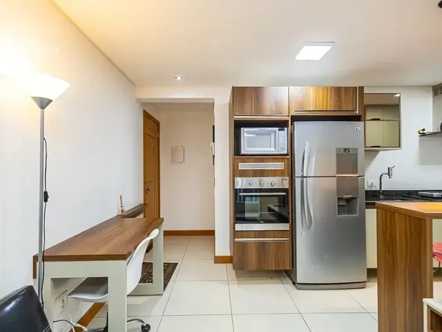 Apartamento 1 quarto e 1 banheiro, para alugar, no bairro Centro em Curitiba