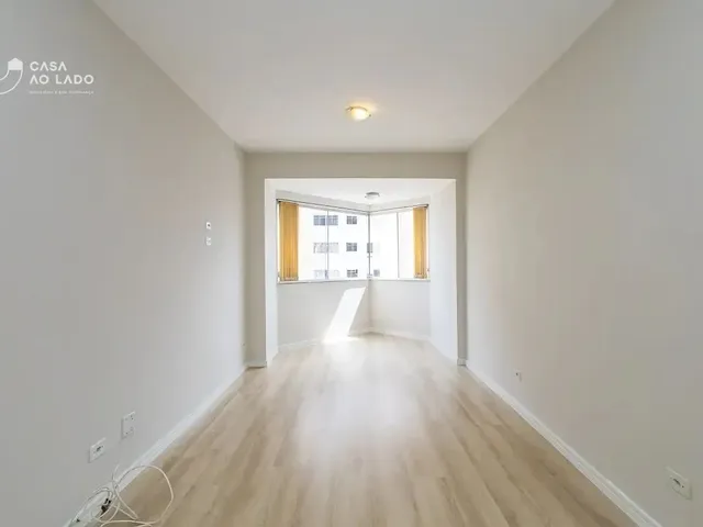 Apartamento 2 quartos e 2 banheiros, para alugar, no bairro Cristo Rei em Curitiba