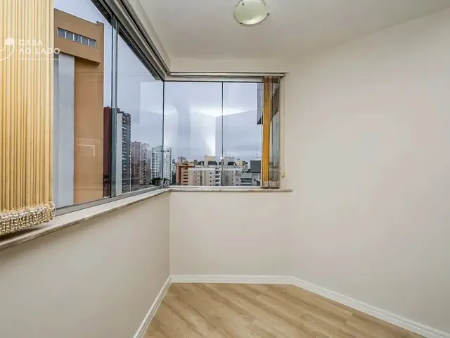 Apartamento 2 quartos e 2 banheiros, para alugar, no bairro Cristo Rei em Curitiba