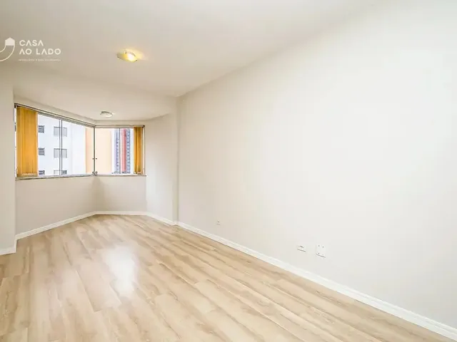 Apartamento 2 quartos e 2 banheiros, para alugar, no bairro Cristo Rei em Curitiba