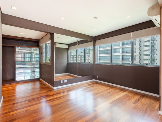 Foto do Apartamento - Apartamento à Venda com 226m², 4 quartos, 2 suítes, closet, ar condicionado, 4 vagas demarcadas em Moema, São Paulo/SP | Paulista Imóveis