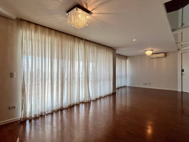 Apartamento com 235m² 3 quartos e 5 banheiros, para alugar, no bairro Gleba Fazenda Palhano em Londrina