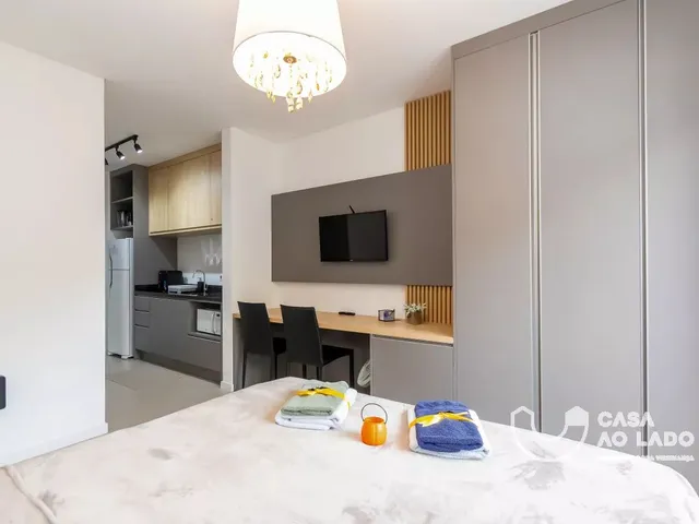 Apartamento 1 quarto e 1 banheiro, para alugar, no bairro Centro em Curitiba