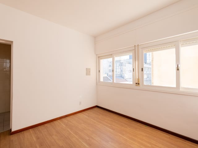 Apartamento 1 quarto e 1 banheiro, para alugar, no bairro Centro em Pelotas