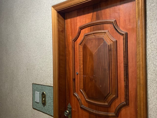 Foto do Apartamento - IRAJÁ - APARTAMENTO COM 50 M2 , UM QUARTO , SALA , VARANDA , COZINHA, BANHEIRO COM GARAGEM , JUNTO AO COMÉRCIO . | Hilmar