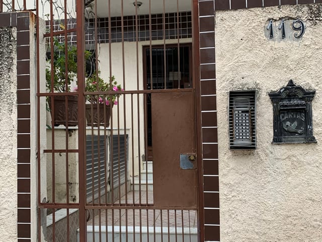 Foto do Apartamento - IRAJÁ - APARTAMENTO COM 50 M2 , UM QUARTO , SALA , VARANDA , COZINHA, BANHEIRO COM GARAGEM , JUNTO AO COMÉRCIO . | Hilmar