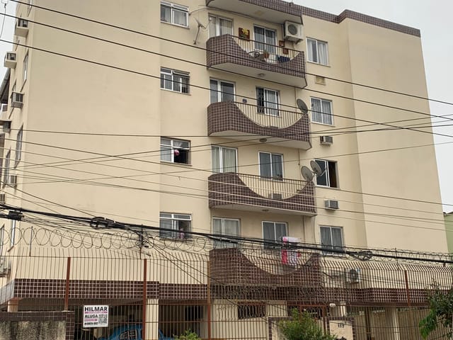 Foto do Apartamento - IRAJÁ - APARTAMENTO COM 50 M2 , UM QUARTO , SALA , VARANDA , COZINHA, BANHEIRO COM GARAGEM , JUNTO AO COMÉRCIO . | Hilmar