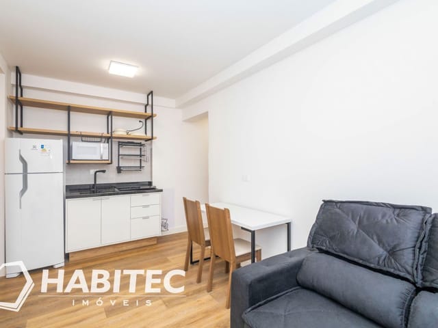 Apartamento 1 quarto e 1 banheiro, para alugar, no bairro Centro em Curitiba