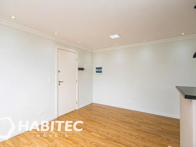Apartamento 2 quartos e 2 banheiros, para alugar, no bairro Santa Quitéria em Curitiba