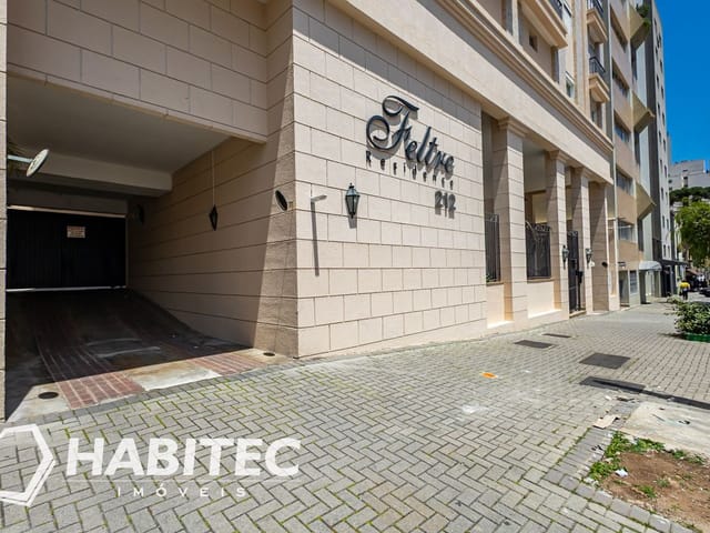 Apartamento 2 quartos e 2 banheiros, para alugar, no bairro Centro em Curitiba