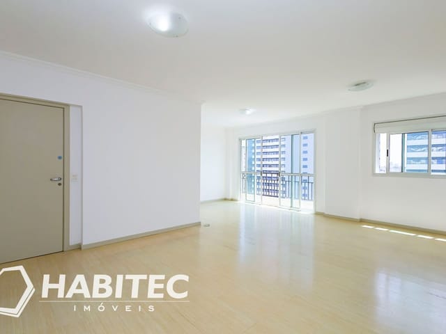 Apartamento 2 quartos e 2 banheiros, para alugar, no bairro Centro em Curitiba