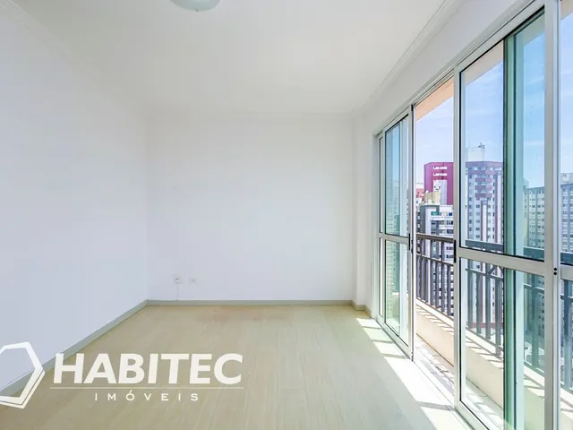 Apartamento 2 quartos e 2 banheiros, para alugar, no bairro Centro em Curitiba