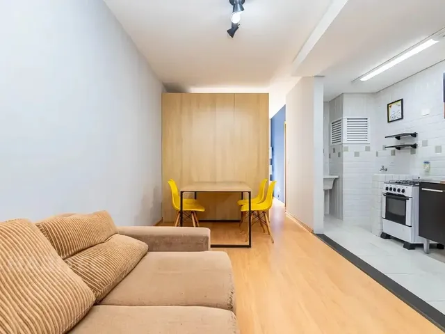 Apartamento 1 quarto e 1 banheiro, para alugar, no bairro Centro em Curitiba