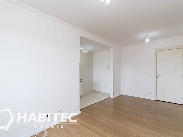Apartamento 2 quartos e 2 banheiros, para alugar, no bairro Cajuru em Curitiba