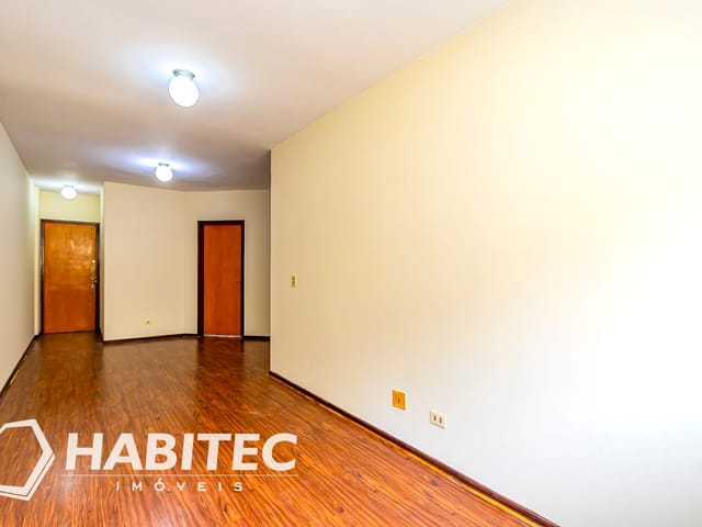 Apartamento 3 quartos e 2 banheiros, para alugar, no bairro Cristo Rei em Curitiba