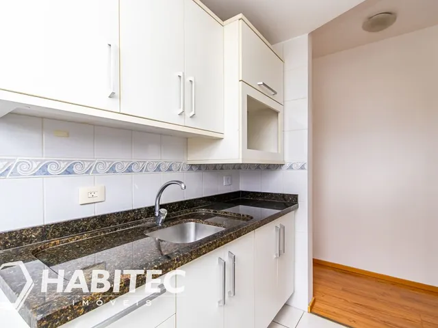 Apartamento 2 quartos e 1 banheiro, para alugar, no bairro Água Verde em Curitiba