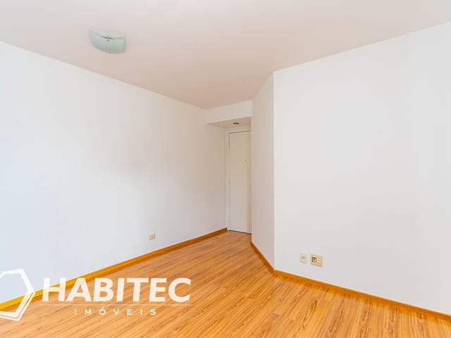 Apartamento 2 quartos e 1 banheiro, para alugar, no bairro Água Verde em Curitiba