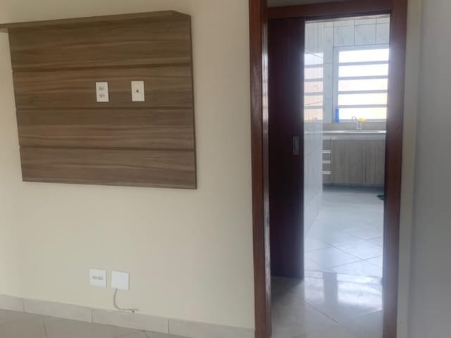 Foto do Apartamento - PENHA - ÓTIMO APARTAMENTO COM 2 QUARTOS, SALA, COZINHA, BANHEIRO E JUNTO AO COMÉRCIO. | Hilmar