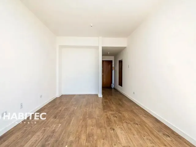 Apartamento 1 quarto e 1 banheiro, para alugar, no bairro Centro em Curitiba