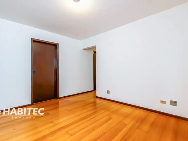 Apartamento 3 quartos e 1 banheiro, para alugar, no bairro Água Verde em Curitiba