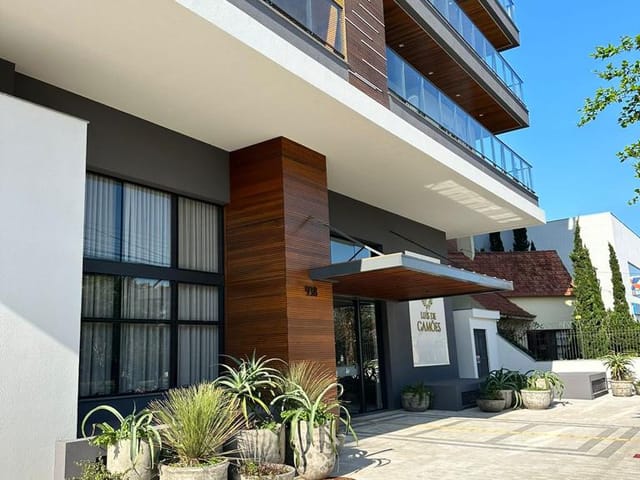 Foto do Apartamento - Apartamento, 3 dormitórios, 3 suítes, 3 banheiros, 2 vagas de garagem, pé direito duplo, de frente a dom joaquim! | UP Imóveis