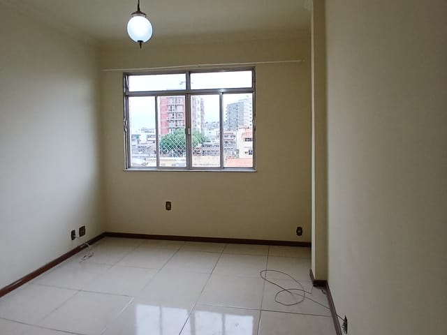 Foto do Apartamento - VILA DA PENHA- ÓTIMO APARTAMENTO COM 75 m2, DOIS QUARTOS, DEPENDENCIA , ÁREA, COZINHA E JUNTO AO COMÉRCIO. | Hilmar