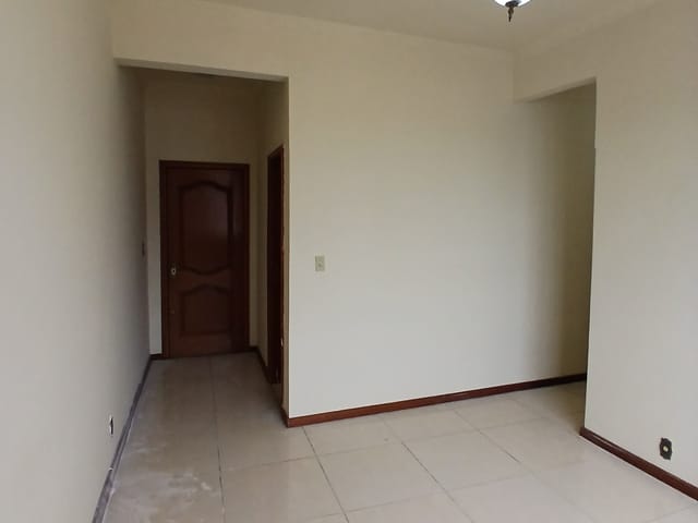 Foto do Apartamento - VILA DA PENHA- ÓTIMO APARTAMENTO COM 75 m2, DOIS QUARTOS, DEPENDENCIA , ÁREA, COZINHA E JUNTO AO COMÉRCIO. | Hilmar