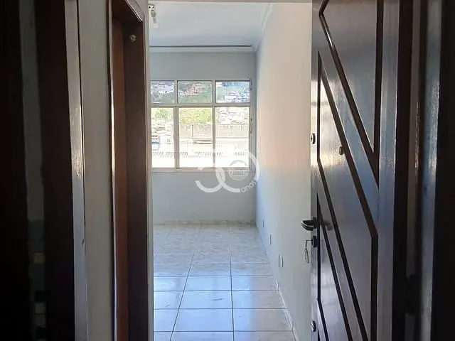 Apartamento com 62m² 2 quartos e 1 banheiro, para alugar, no bairro Olaria em Rio de Janeiro
